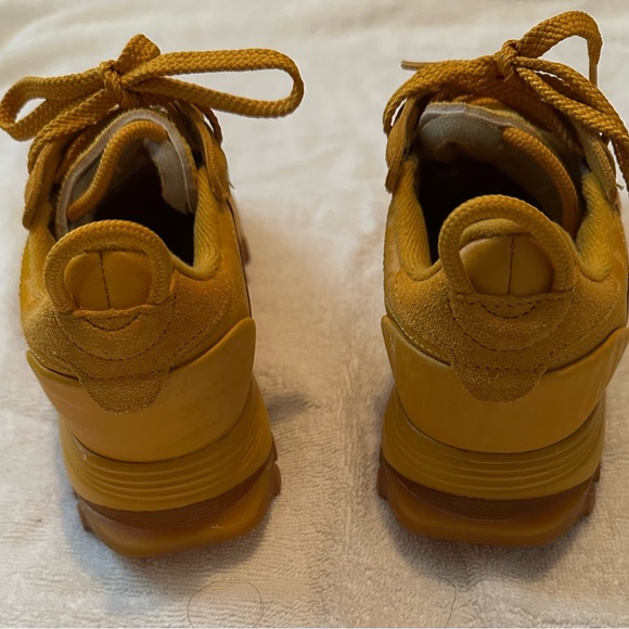 Cardi B Reebok size 7 they are a Nubuck mustard color women shoe - Picture 4 of 5